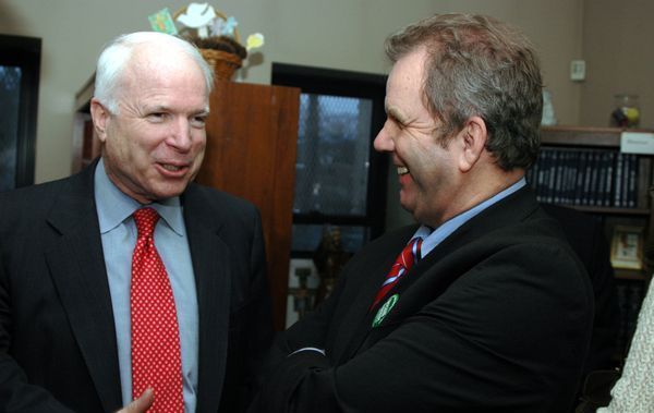 Senator John McCain and ILIR Chairman Niall O\'Dowd at the Irish Lobby for Immigration Reform Town Hall meeting in the Bronx on 31/3/2006. 