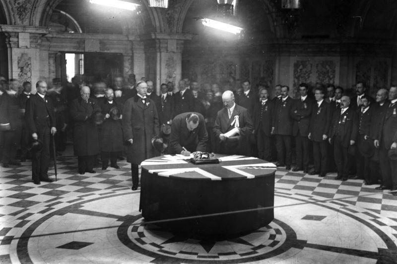 On This Day: The Ulster Covenant is signed in 1912