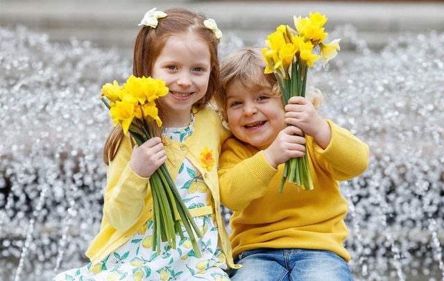 On Friday, March 22, the Irish Cancer Society is calling on Irish the world over to gather in support of their annual Daffodil Day.\n