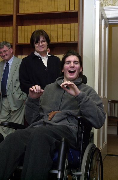 Paralyzed Italian victim of Dublin attack returns to thank Ireland 20 years on