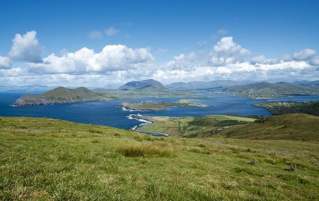A heroic Irish man rescued two American tourists after their car went into the water on Valentia Island in Co Kerry