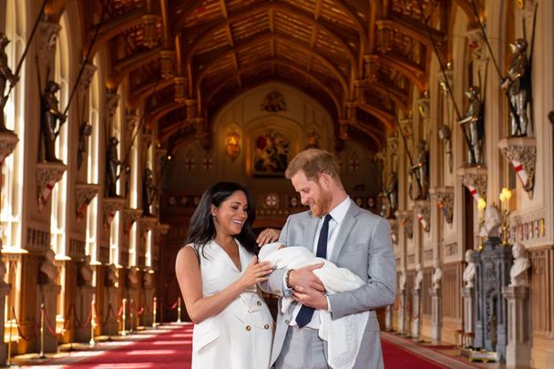 Prince Harry, Duke of Sussex and Meghan, Duchess of Sussex, pose with their newborn son Prince Archie Harrison Mountbatten-Windsor during a photocall in St George\'s Hall at Windsor Castle on May 8, 2019, in Windsor, England. The Duchess of Sussex gave birth at 05:26 on Monday, May 6, 2019.