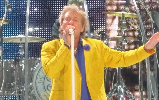Rod Stewart performed a rousing rendition of Irish rebel ballad, \"Grace\" in Cork, Ireland