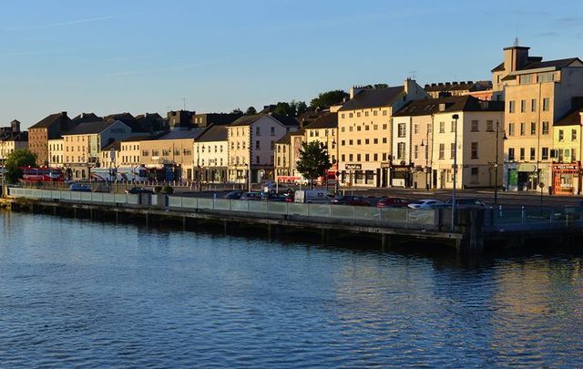 The riverside at Waterford.