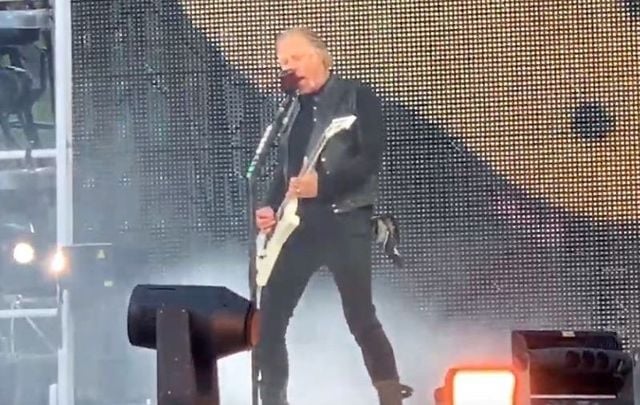 Metallica dedicates \'Whiskey in the Jar\' to Phil Lynott during Slane concert.