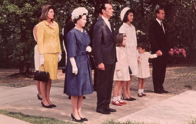 Queen Elizabeth Honored Jfk At His Uk Memorial