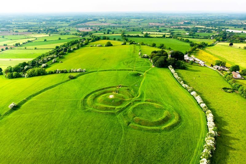 American newlyweds robbed a day after their Hill of Tara summer solstice wedding