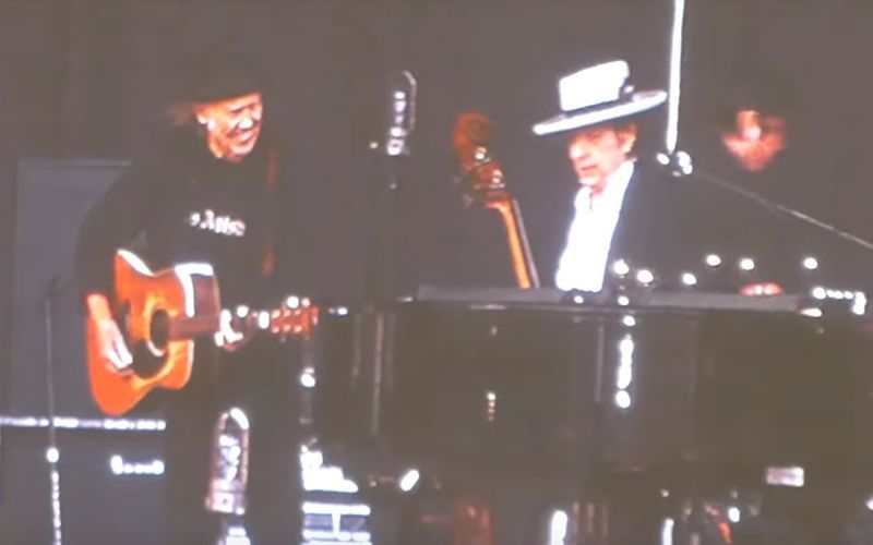 Bob Dylan And Neil Young Play First Duet Since 1994 In Ireland
