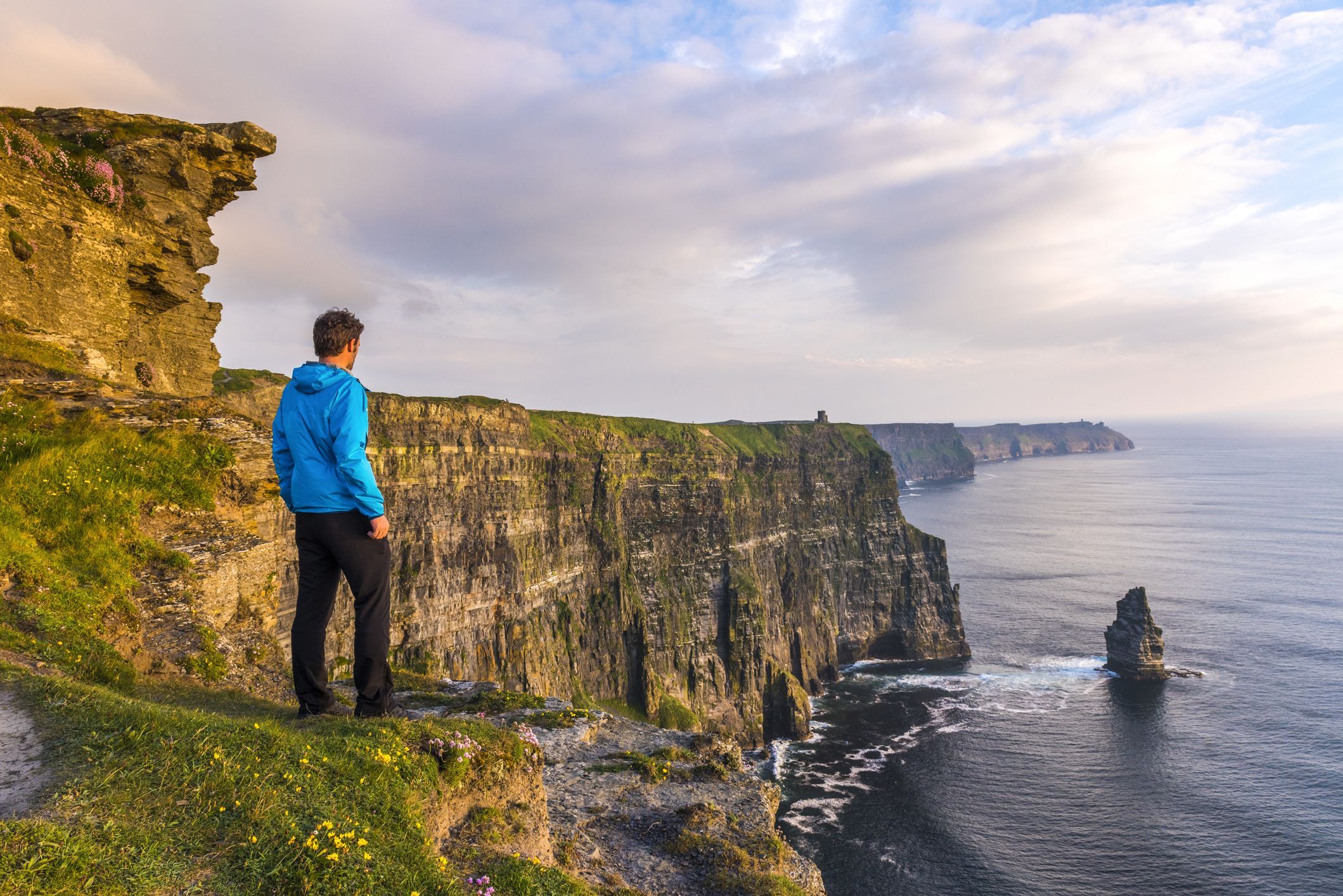 Over a million overseas visitors traveled to Ireland in June