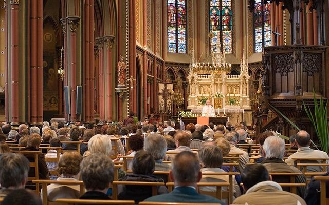 Catholic Mass: Are those who attend happier? 