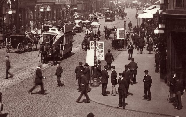 The streets of Glasgow, 1895.