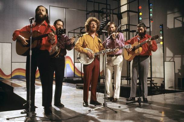 Ciaran Bourke, Barney McKenna, Luke Kelly, John Sheahan, and Ronnie Drew performing on Whittaker\'s World Of Music TV show in 1971.