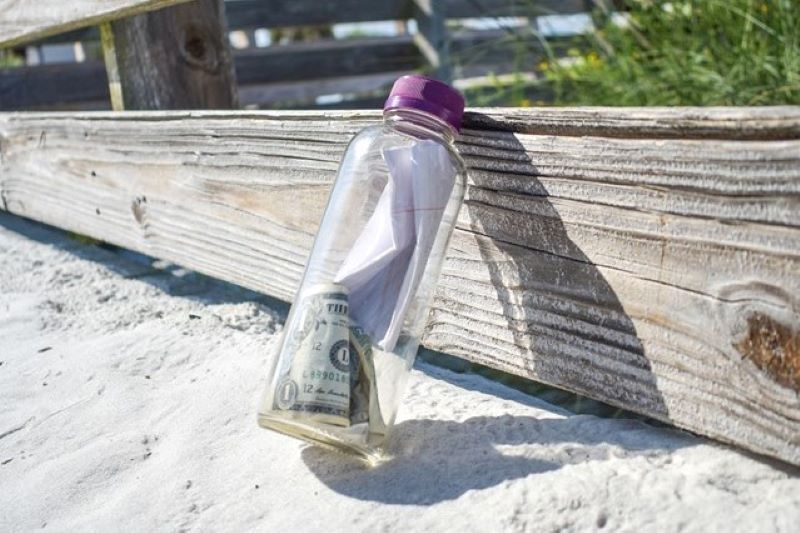 Irish American man’s ashes sent on “one last adventure” as message in a bottle