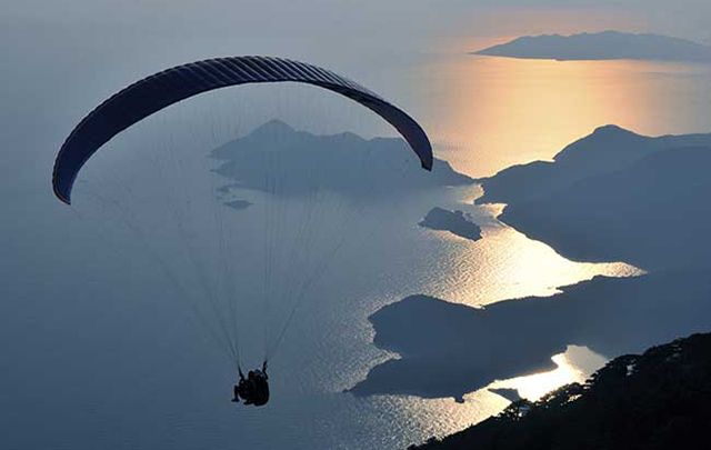 Kerryman Mike O’Shea set a world record flying from Mizen Head to Malin Head using a paraglider.