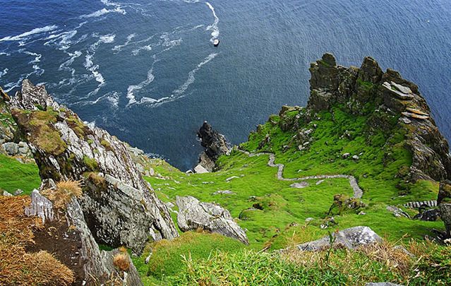 A incredible image of cliffs in Ireland.
