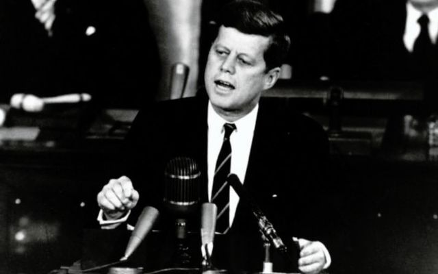 Dr. Peter Green, Director of the Celiac Disease Center at Columbia University College, suspects that JFK was the victim of celiac disease. 