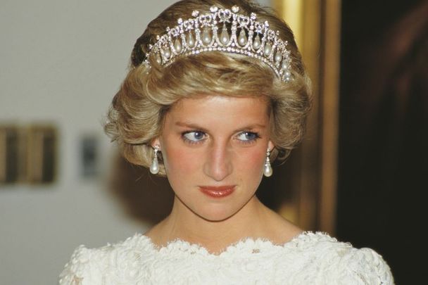 November 1985: Diana, Princess of Wales (1961 - 1997) attends a dinner at the British Embassy in Washington, DC. She is wearing an evening dress by Murray Arbeid and the Queen Mary tiara.