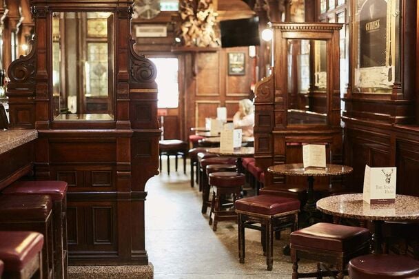 Stag\'s Head, Dublin: Pubs in Ireland officially closed on St. Patrick\'s Day, March 17, pre-1970s.