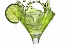 A little green cocktail recipe for a summer garden party