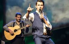 “Glee” star Damian McGinty returns to singing sensation Celtic Thunder (VIDEOS)