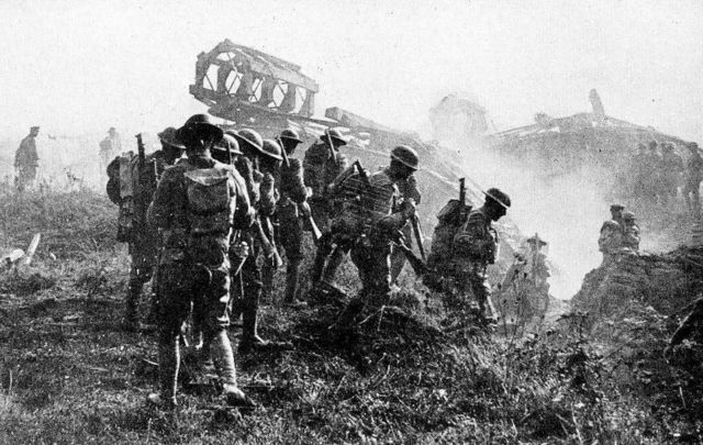 World War I: American soldiers on the way to break the Hindenburg Line, September 29, 1918.