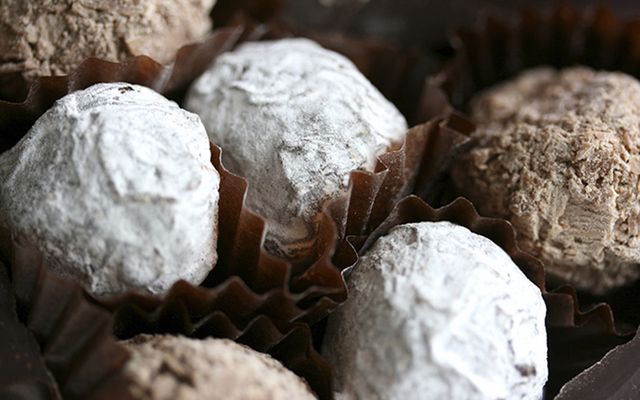 Rustle up something simple yet delicious for that special person in your life this Valentine\'s Day - chocolate and Irish Baileys Cream truffles recipe.