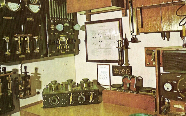 A Marconi wireless room on board a ship from about 1910. 