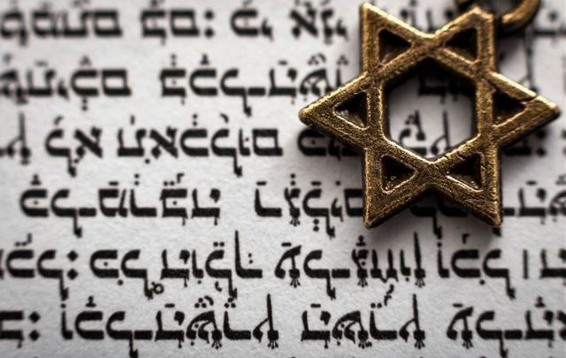 How does Ulysses bring the Irish and Jewish community together?