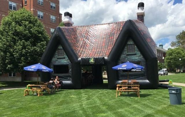 \'The Paddy Wagon\' inflatable pub hits the U.S.
