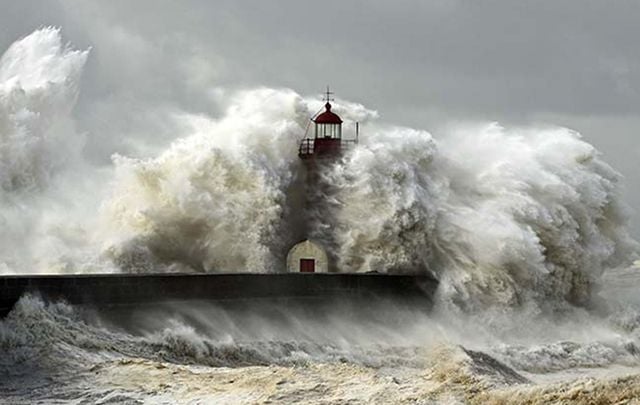 \%22The Night of the Big Wind\%22: Thousands left homeless in storm that destroyed 25% of houses in Dublin.