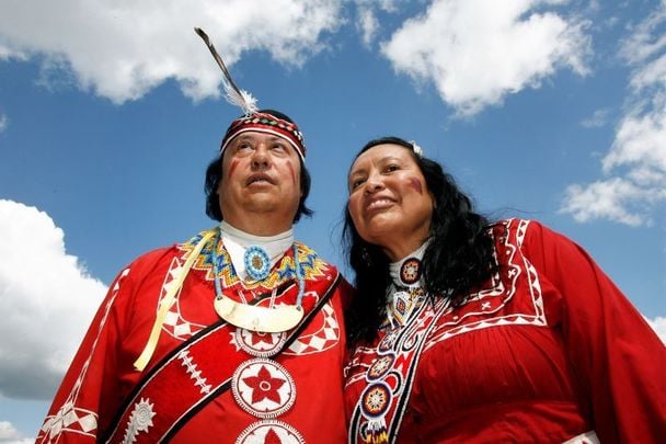 May 29, 2007: Choctaw Native Americans Gary and Dr. Janie Whitedeer visit with students at Gaelscoil Cholmcille in Santry to discuss their history and the Choctaw link with Ireland when their generosity in providing humanitarian relief during the Irish Potato Famine came decades before the red cross was created. 