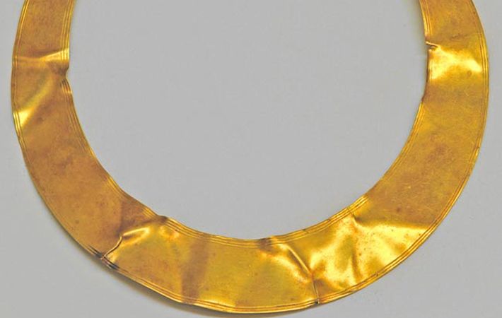 4,000-year-old gold necklace recovered from dumpster