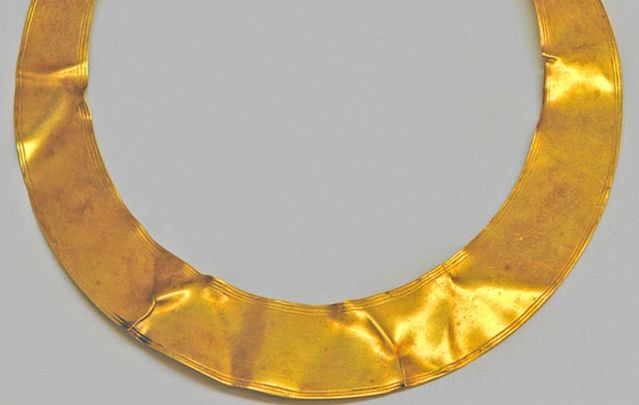 One man\'s trash is an Irish national treasure: A 4,000-year-old necklace was found in a dumpster.
