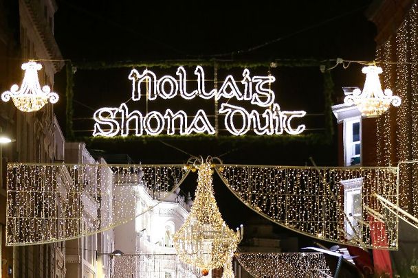 \"Nollaig Shona Duit\" lights over Dublin\'s Grafton Street.