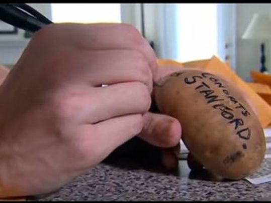Creative Texan entrepreneur is earning $10,000 a month sending personalized potatoes in the mail. 