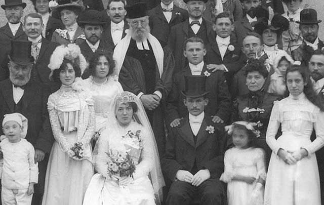 Jewish wedding at the Waterford Courthouse, early September 1901: Births, marriages, burials, school records and census information dating back to 1664 released to the public.