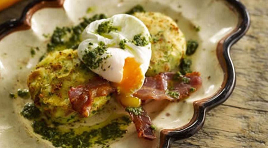 Irish breakfast potato cakes, bacon, eggs and mojo sauce recipe