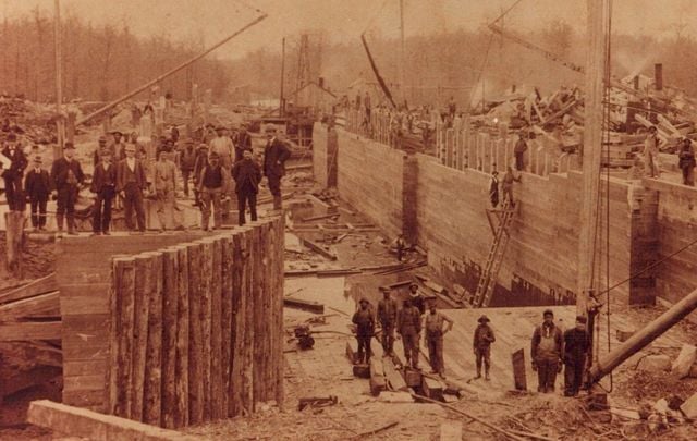 Workers build the South Mills Lock in North Carolina using lever and pulley technology.