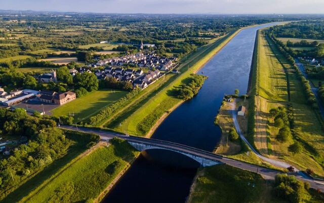 Clonlara Village, River Shannon, East Co Clare