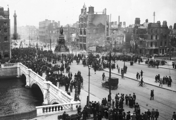 O\'Connell Bridge in Dublin in the aftermath of the Easter Rising in 1916.