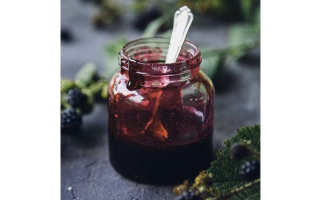 Blackberry season is nearly over! Get picking and try out this delicious finger-licking Irish jam recipe!