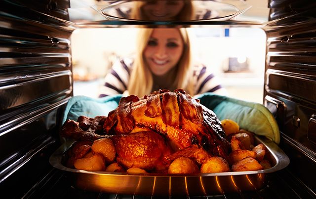 From choosing your turkey to the ultimate cranberry sauce our Irish chef has you covered.
