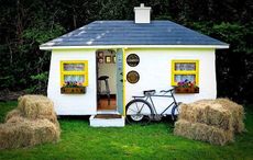 Caravan converted into traditional Irish makes a big splash in Boston