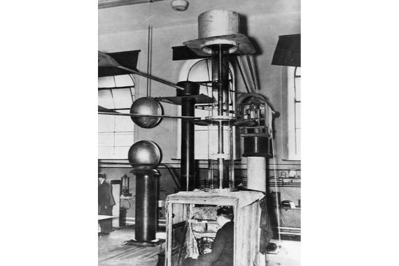 The 150,000 volt proton accelerator used by Doctors John Cockcroft (1897 - 1967) and Ernest Walton in the Cavendish Laboratory at Cambridge. (Getty Images)