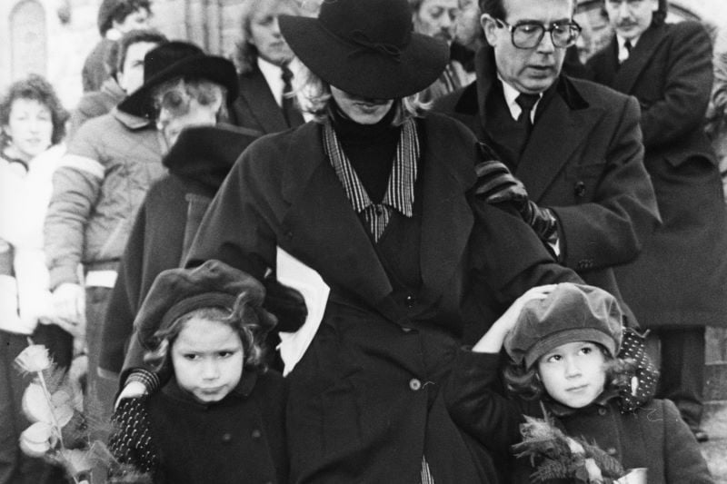 Phil Lynott's wife Caroline Crowther, daughters Sarah and Cathleen and father in law Leslie at Lynott's funeral. (RollingNews.ie)