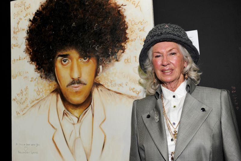 Philomena Lynott beside a portrait of her late son in 2010 (RollingNews.ie)