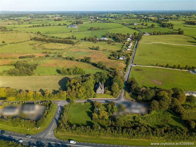 St Nicholas's Church Moyliskar, Mullingar: Talk about seclusion.