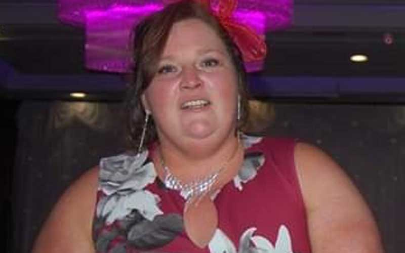 Mother-of-two Carol Haslam had her arm amputated to kill synovial sarcoma, a rare and aggressive form of cancer in her hand, and is in need of a bionic arm. Credit: Carol Murphy Haslam/GoFundMe