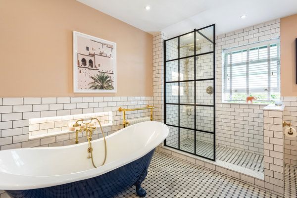 One of the bathrooms (Galvin.ie)