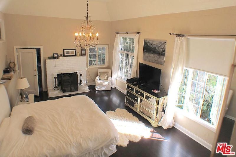 One of the home's bedrooms (Realtor.com)
